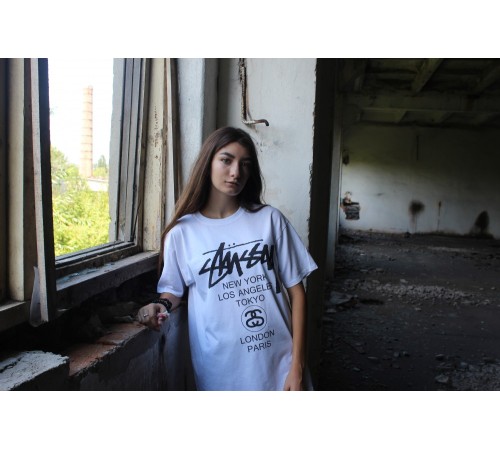 Белая футболка Stussy