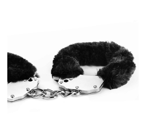 Металлические черные наручники с мехом Fetish Pleasure Fluffy Handcuffs