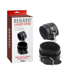 Черные наручники на цепочке и мехом внутри Obey Me Leather Hand Cuffs