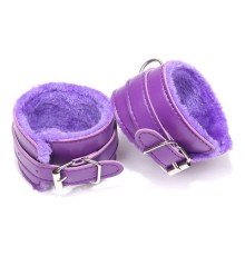 Фиолетовые кожаные бондажные наручники с мехом Premium Fur Lined Locking Restraints