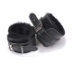 Черные кожаные бондажные наручники с мехом Premium Fur Lined Locking Restraints